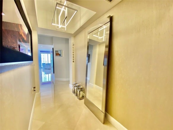 19900 E Country Club Dr # 1220, Aventura FL 33180 — #A11840329