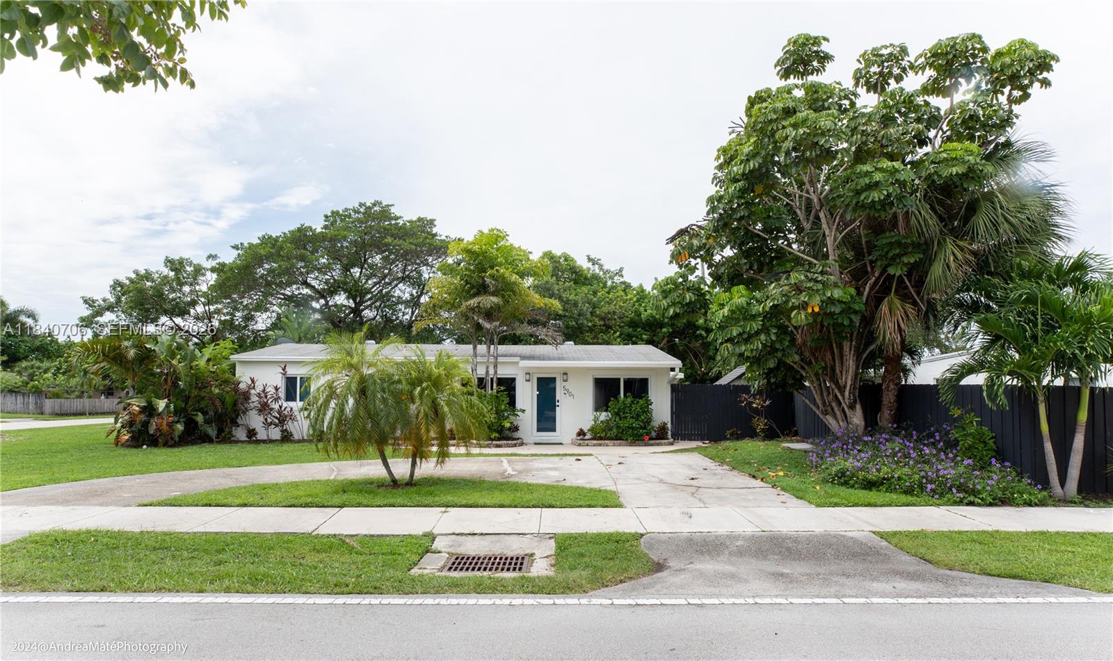 83dcefb7-6731 5901 NE 4th Ave # 1, Oakland Park FL 33334 — #A11840706