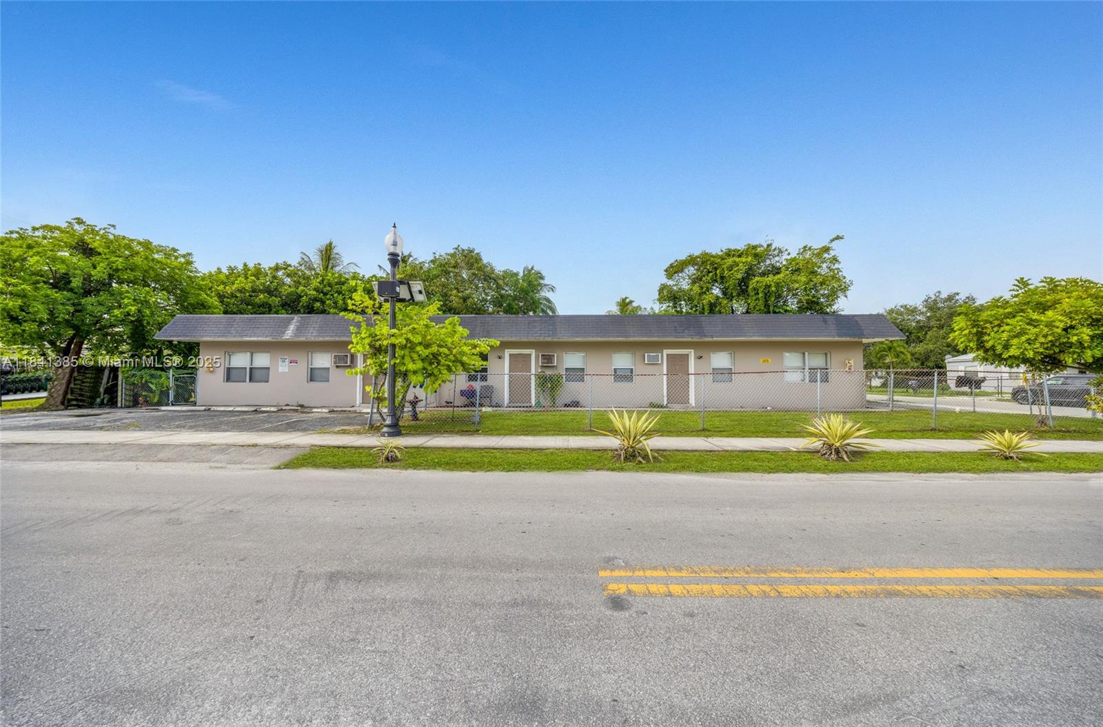 83dcefb7-6754 848 NW 2nd Ave, Fort Lauderdale FL 33311 — #A11841385