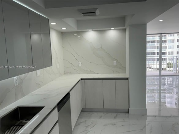 18031 Biscayne Blvd # 502, Aventura FL 33160 — #A11841975