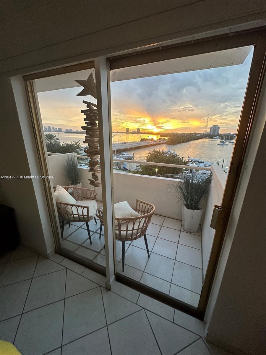 83dcefb7-6829 7904 West Dr # 407, North Bay Village FL 33141 — #A11843206