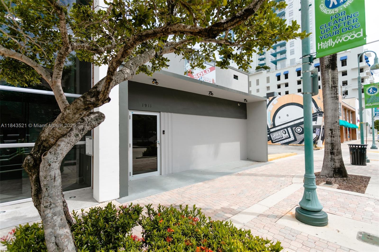 83dcefb7-6836 1911 Harrison St # 6, Hollywood FL 33020 — #A11843521