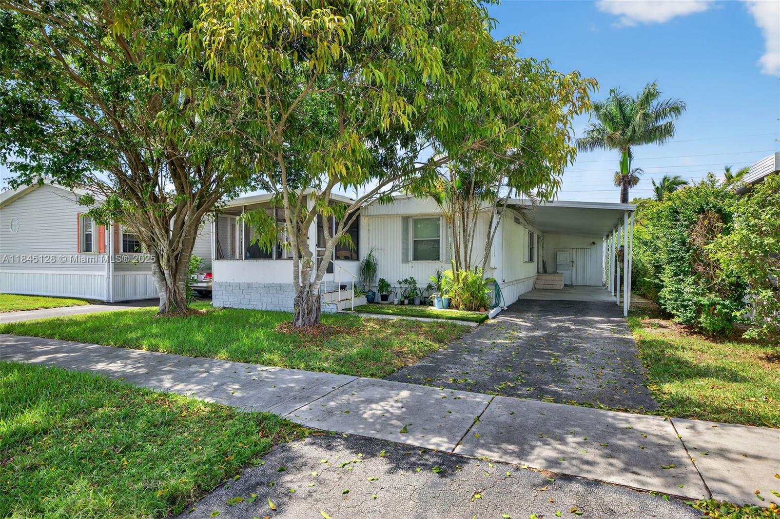 83dcefb7-6898 2430 SW 53rd St, Dania Beach FL 33312 — #A11845128