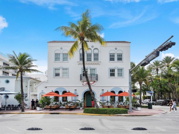 1060 Ocean Dr # D303, Miami Beach FL 33139 — #A11845647