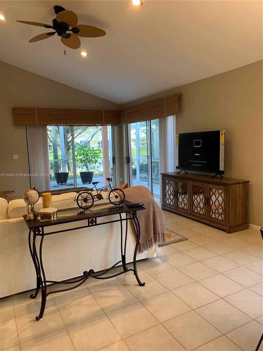 83dcefb7-6953 231 W Canterbury Dr W, Palm Beach Gardens FL 33418 — #A11846579