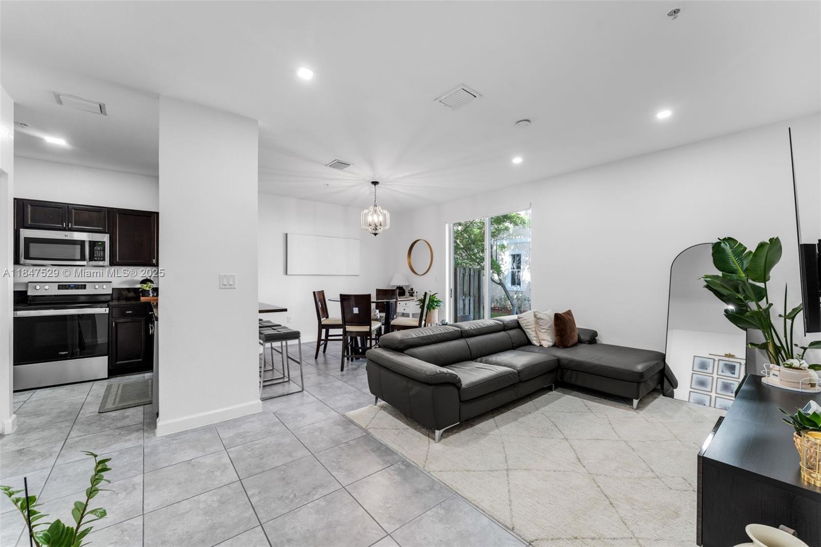 83dcefb7-6989 134 SE 28th Ter # 10, Homestead FL 33033 — #A11847529