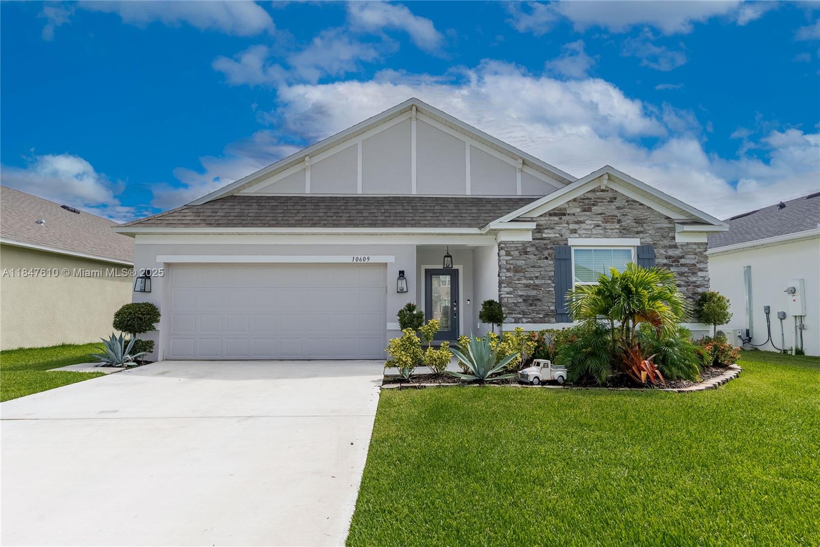 83dcefb7-6991 10609 SW Vasari Way, Port St. Lucie FL 34987 — #A11847610