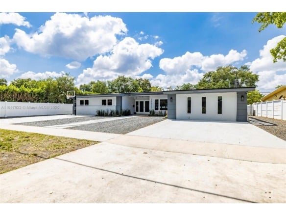 19810 NE 22nd av, Miami FL 33180 — #A11847822