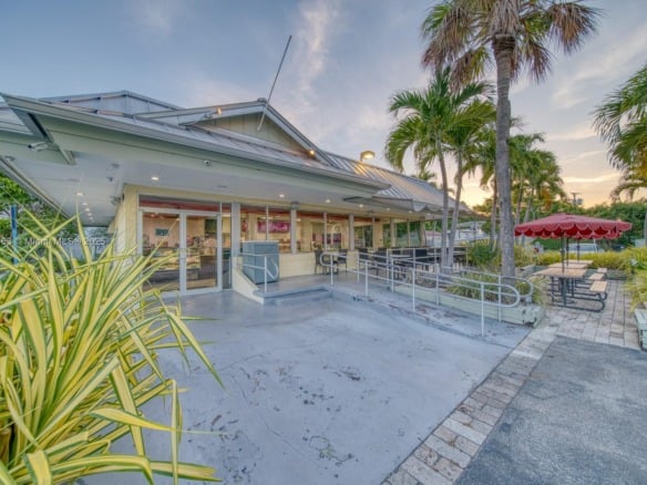 Bakery / Restaurant For Sale On Dixie HWY, Miami FL 33157 — #A11848463