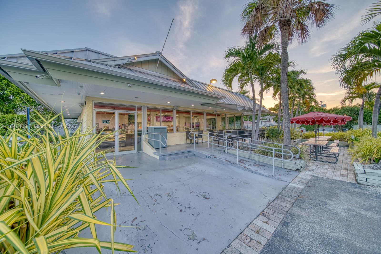 Bakery / Restaurant For Sale On Dixie HWY, Miami FL 33157 — #A11848463