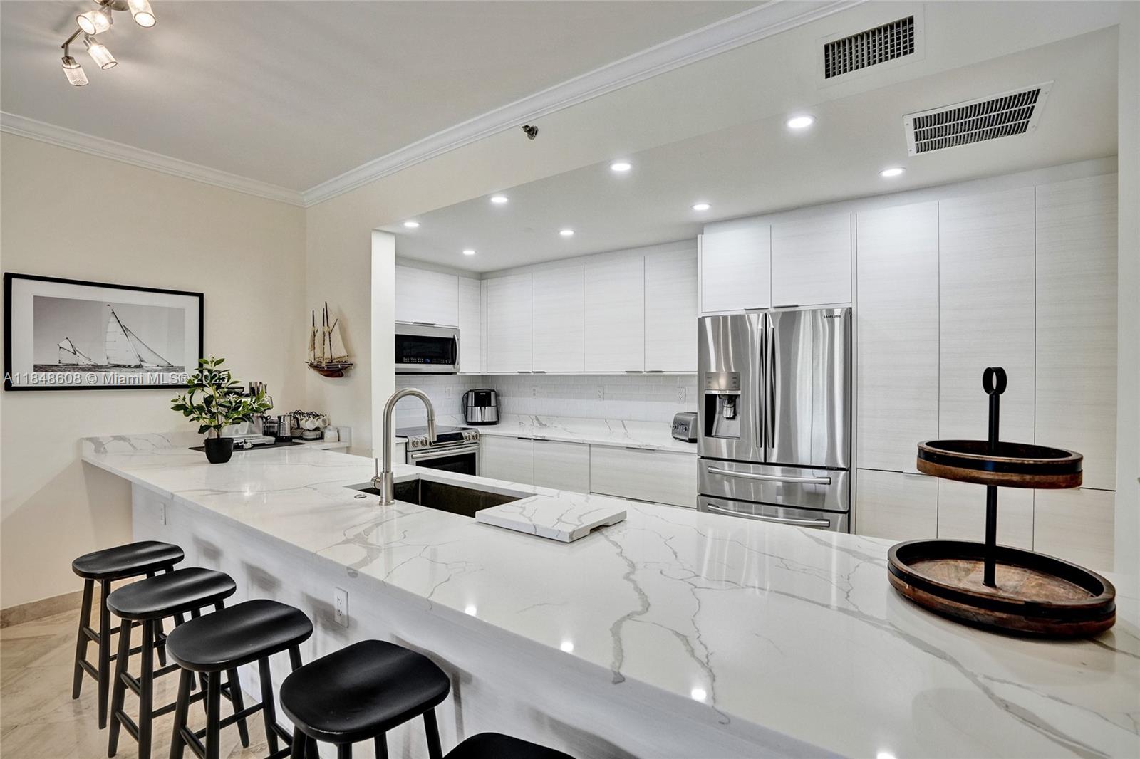 3700 Island Blvd # C206, Aventura FL 33160 — #A11848608