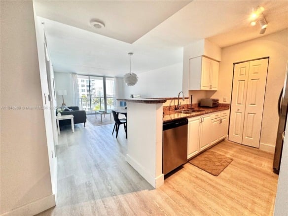 1155 Brickell Bay Dr # 906, Miami FL 33131 — #A11848989
