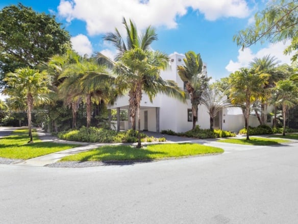 3175 Washington St, Miami FL 33133 — #A11848984