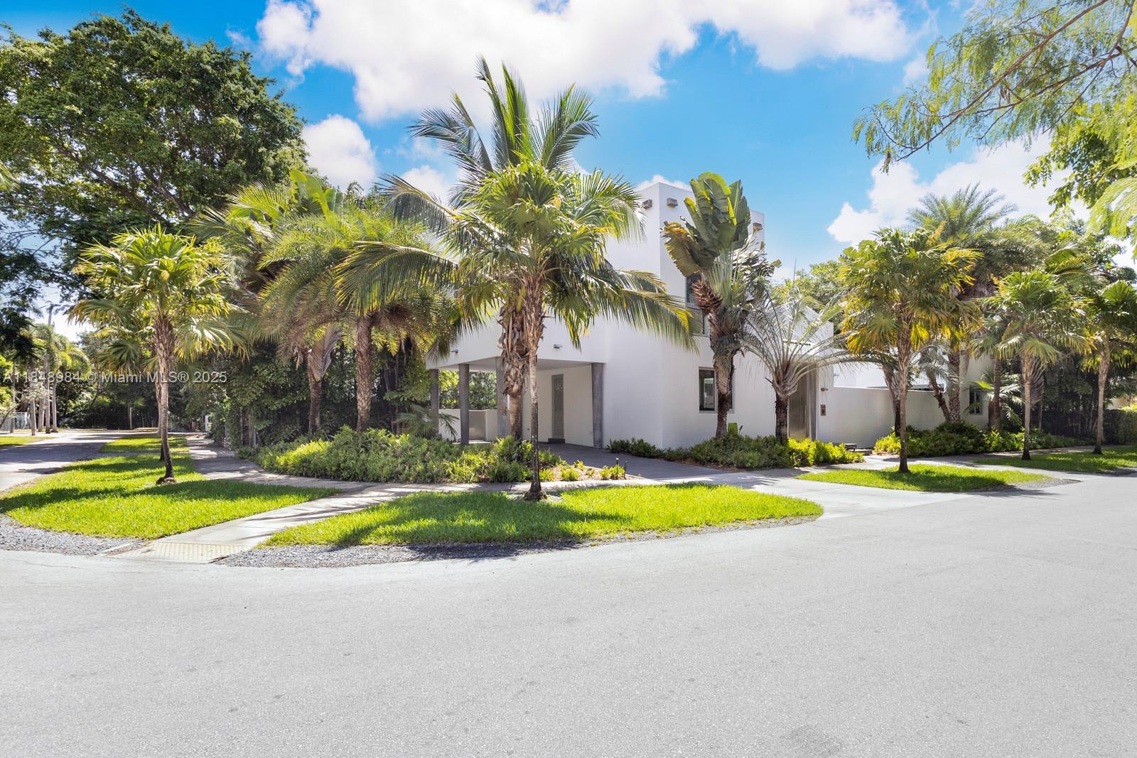 83dcefb7-7054 3175 Washington St, Miami FL 33133 — #A11848984