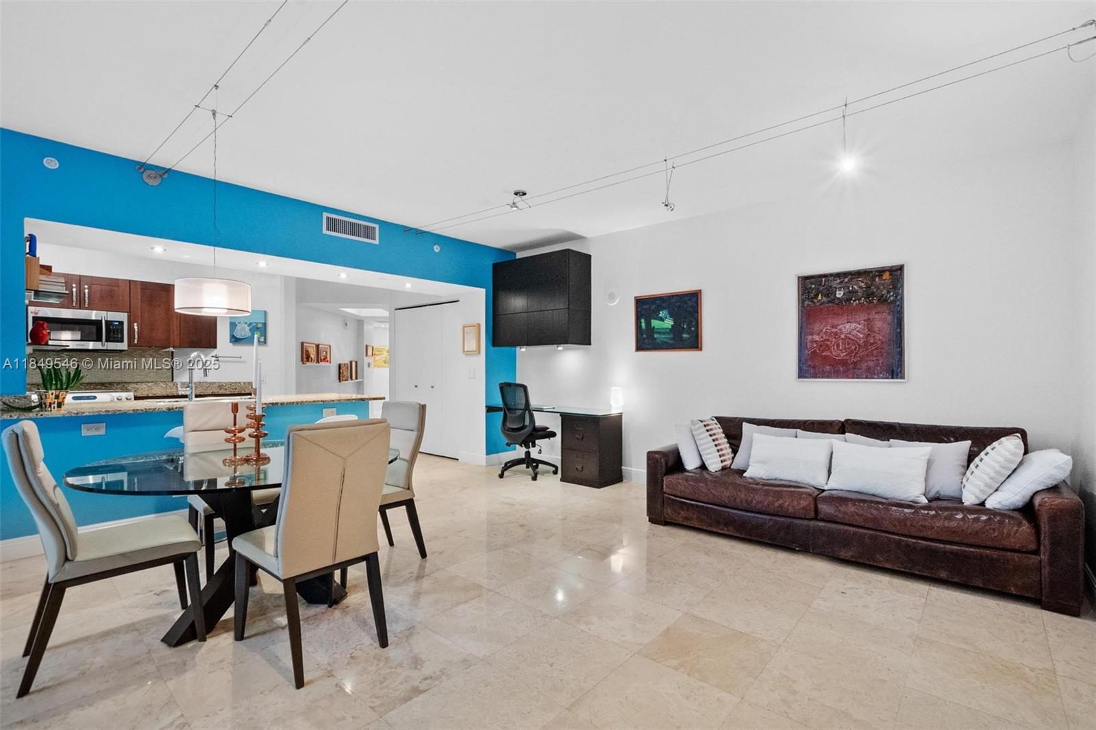 19900 E Country Club Dr # 212, Aventura FL 33180 — #A11849546