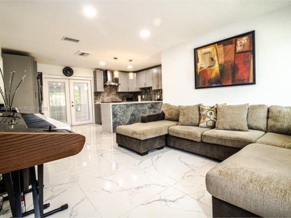 5601 SW 38th St, Davie FL 33314 — #A11852536