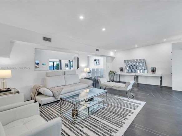 560 NW 116th Ter, Miami FL 33168 — #A11791563