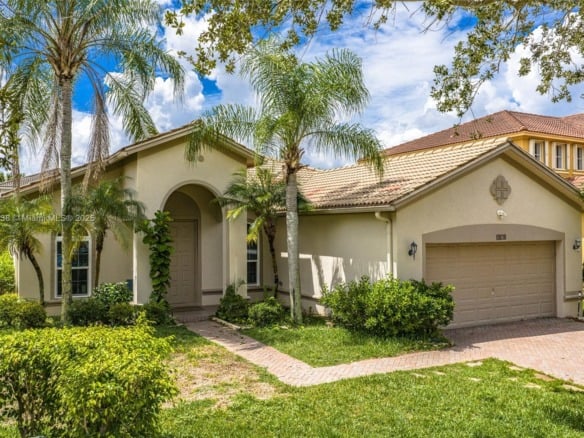 19138 Stonebrook St, Weston FL 33332 — #A11853238