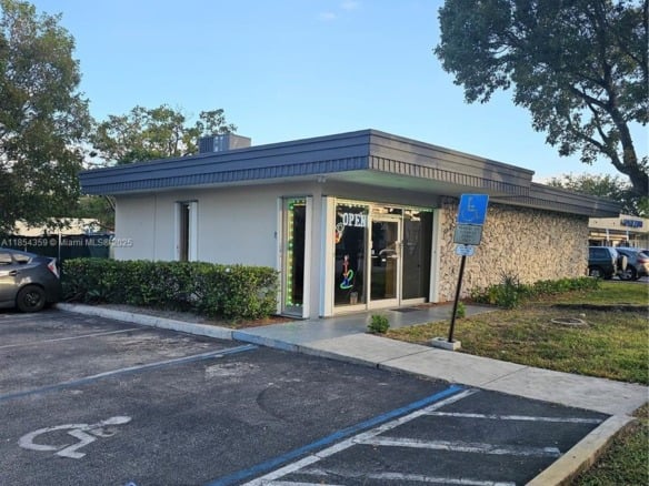 510 s state RD 7, Plantation FL 33317 — #A11854359