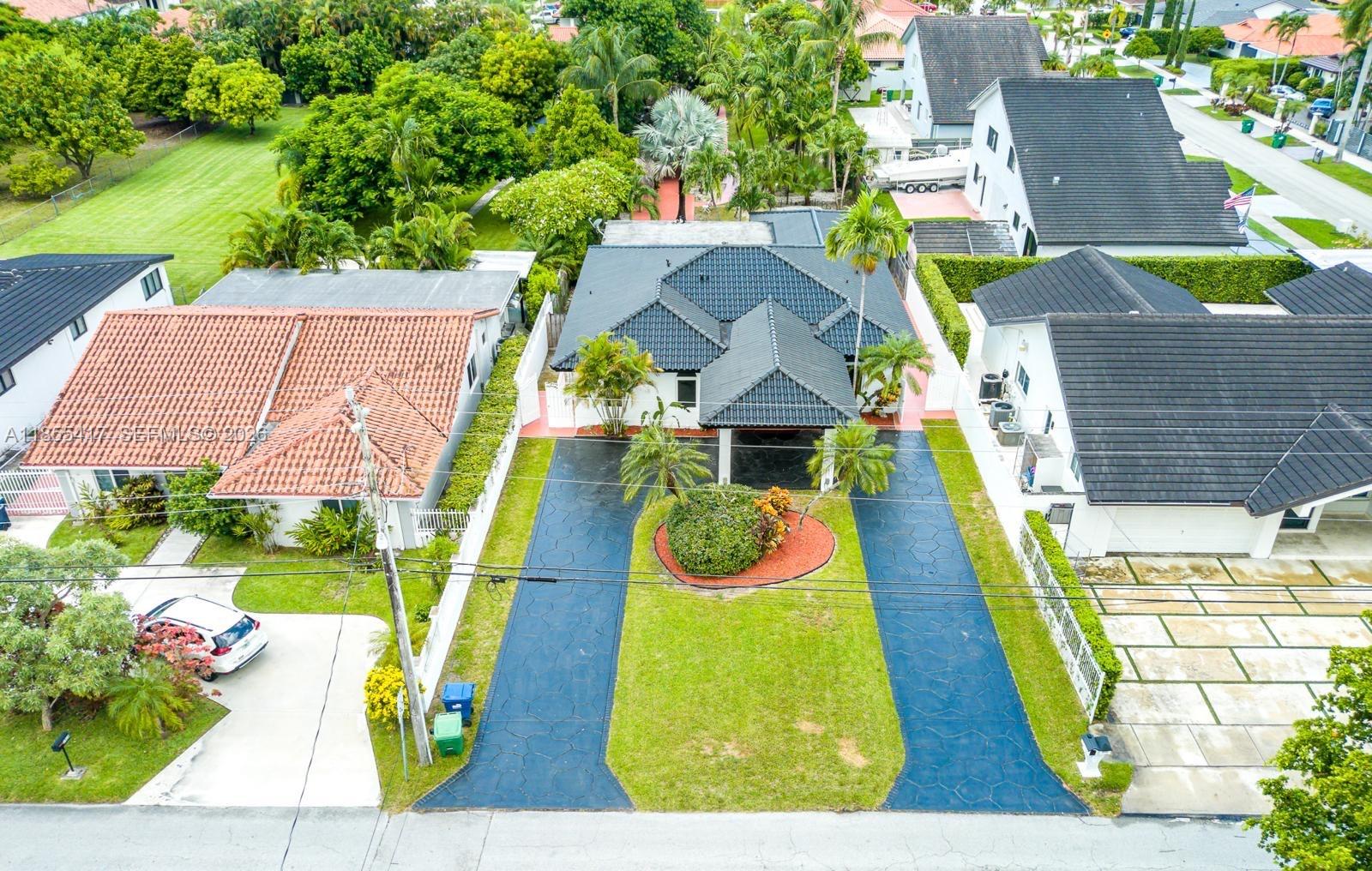 83dcefb7-7313 2810 SW 114th Ave, Miami FL 33165 — #A11855417