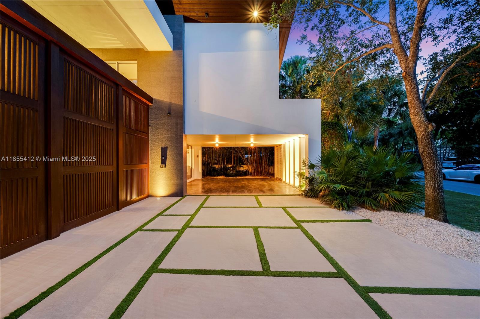 83dcefb7-7317 545 SABAL PALM, Key Biscayne FL 33149 — #A11855412