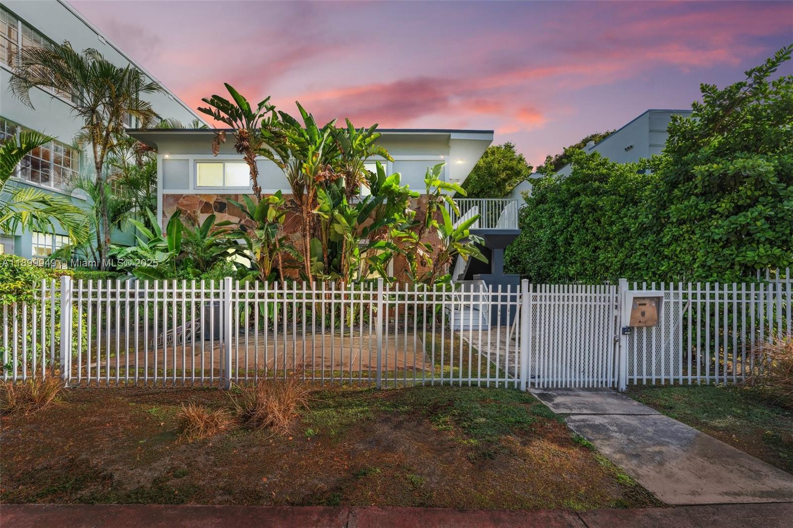 83dcefb7-734 1515 WEST AVE # 9, Miami Beach FL 33139 — #A11899949