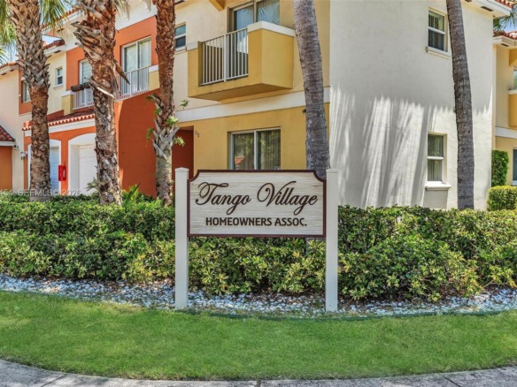 202 NW 14th Ave # 202, Fort Lauderdale FL 33311 — #A11857454