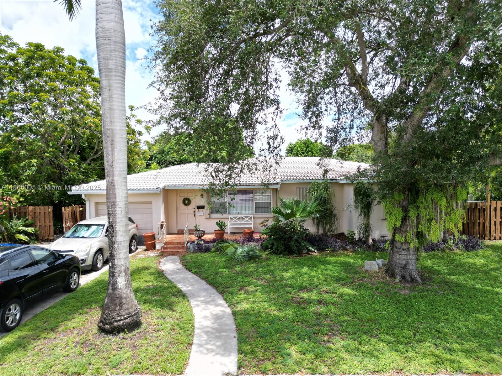 default 2527 Fillmore St, Hollywood FL 33020 — #A11858005