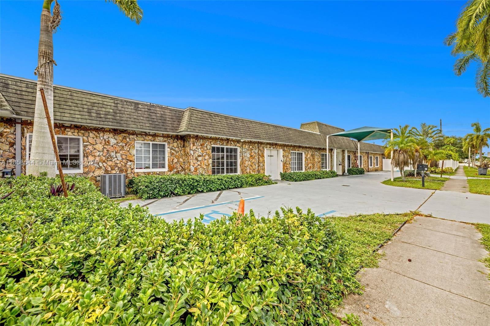 83dcefb7-7446 Listing #A11858544