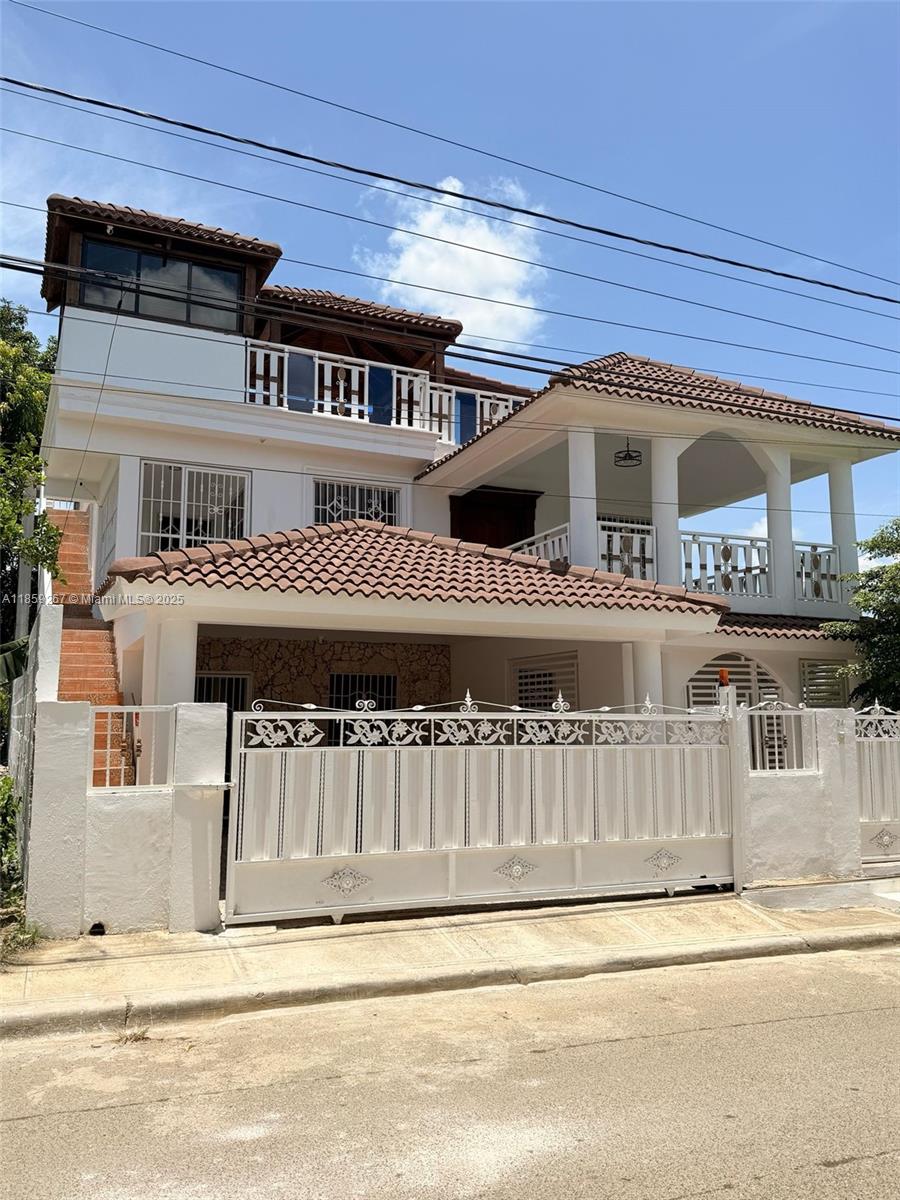 83dcefb7-7476 San Jose # 24 San Jose #24, DR — #A11859267