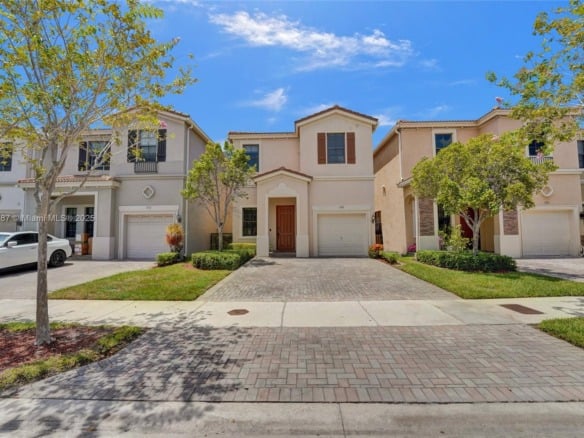 650 NE 191st Ter, Miami FL 33179 — #A11859787