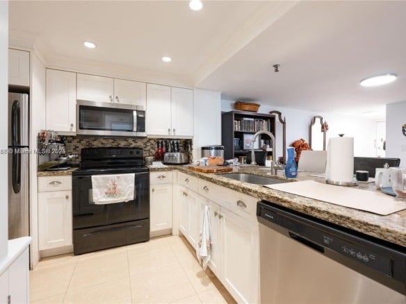 1621 Collins Ave # 302, Miami Beach FL 33139 — #A11859888