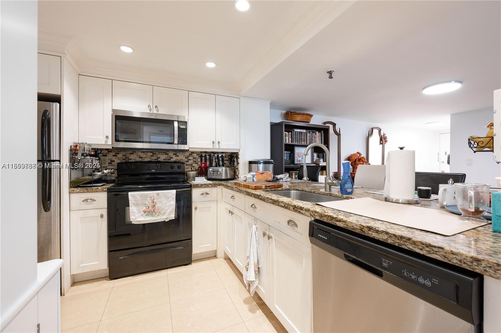 83dcefb7-7505 1621 Collins Ave # 302, Miami Beach FL 33139 — #A11859888
