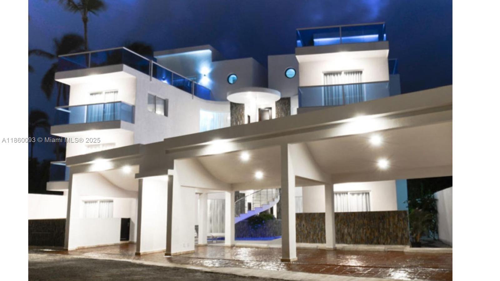 83dcefb7-7516 Los Corales Los Corales # 101, La — #A11860093