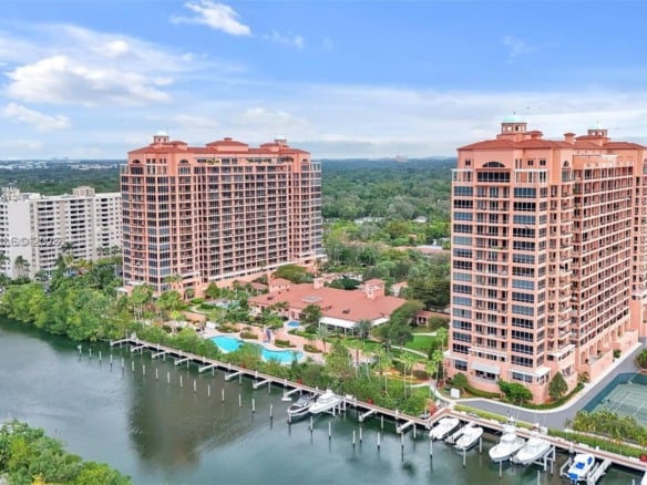 10 Edgewater Dr # 4H, Coral Gables FL 33133 — #A11860116