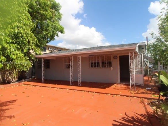 965 W 23rd St, Hialeah FL 33010 — #A11860638