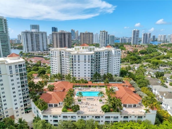 19900 E Country Club Dr # 308, Aventura FL 33180 — #A11860782