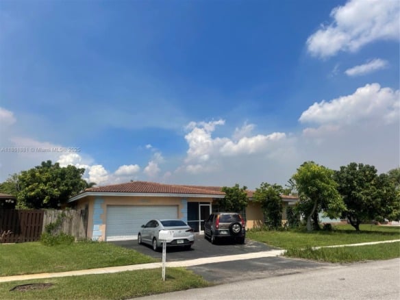 8203 NW 73rd Ter, Tamarac FL 33321 — #A11861881