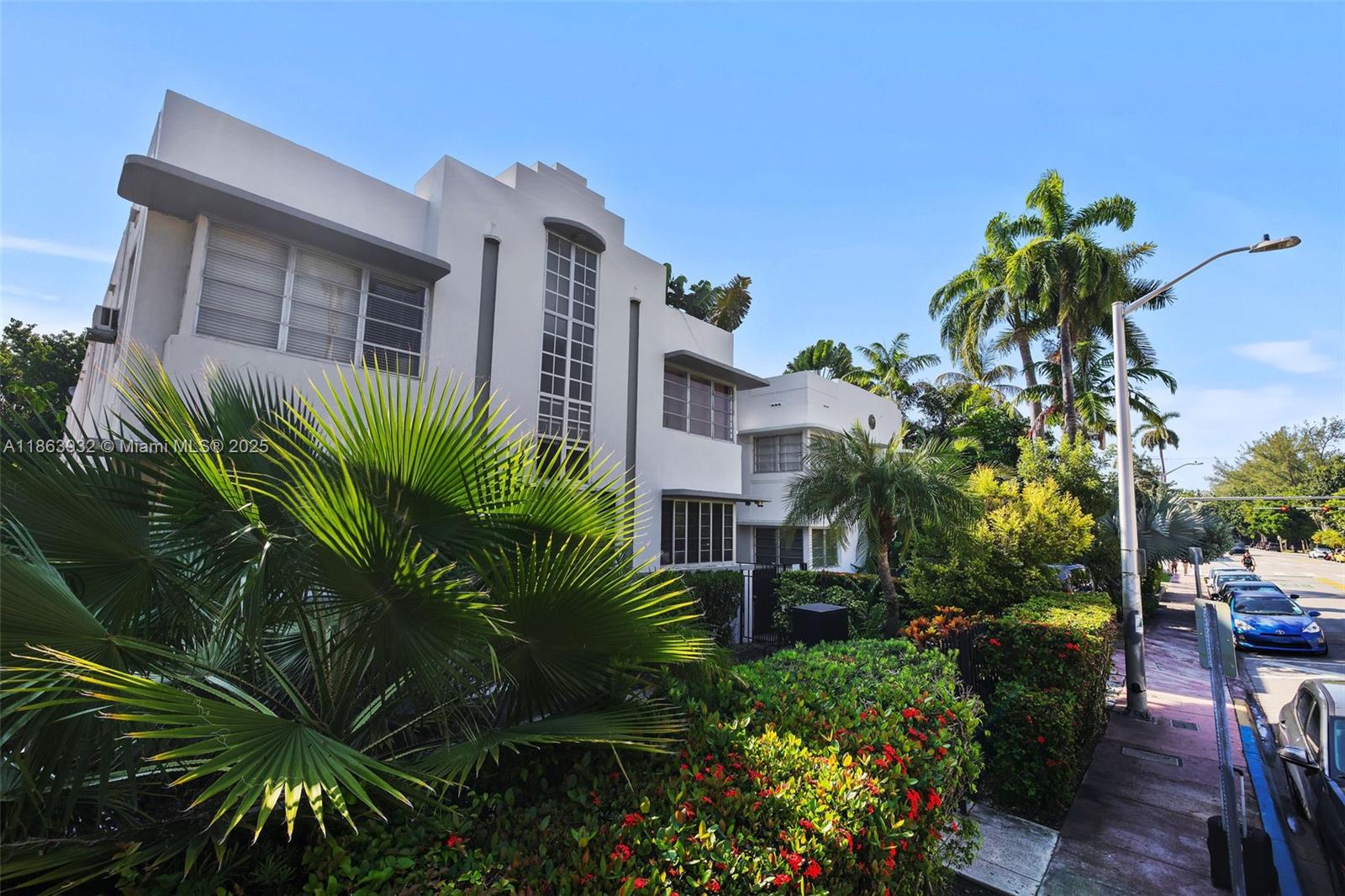 83dcefb7-7684 1525 Meridian Ave # 202, Miami Beach FL 33139 — #A11863932