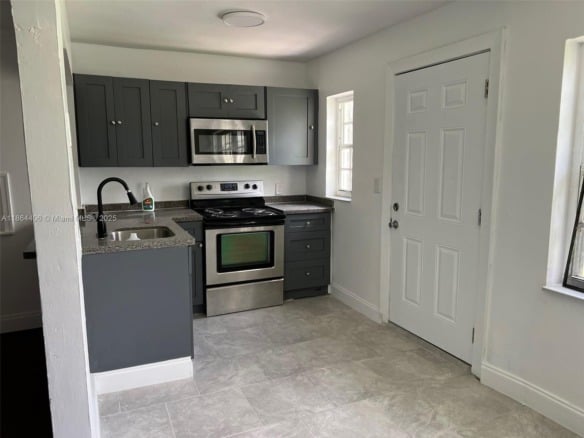 802 S 24th Ave, Hollywood FL 33020 — #A11864406