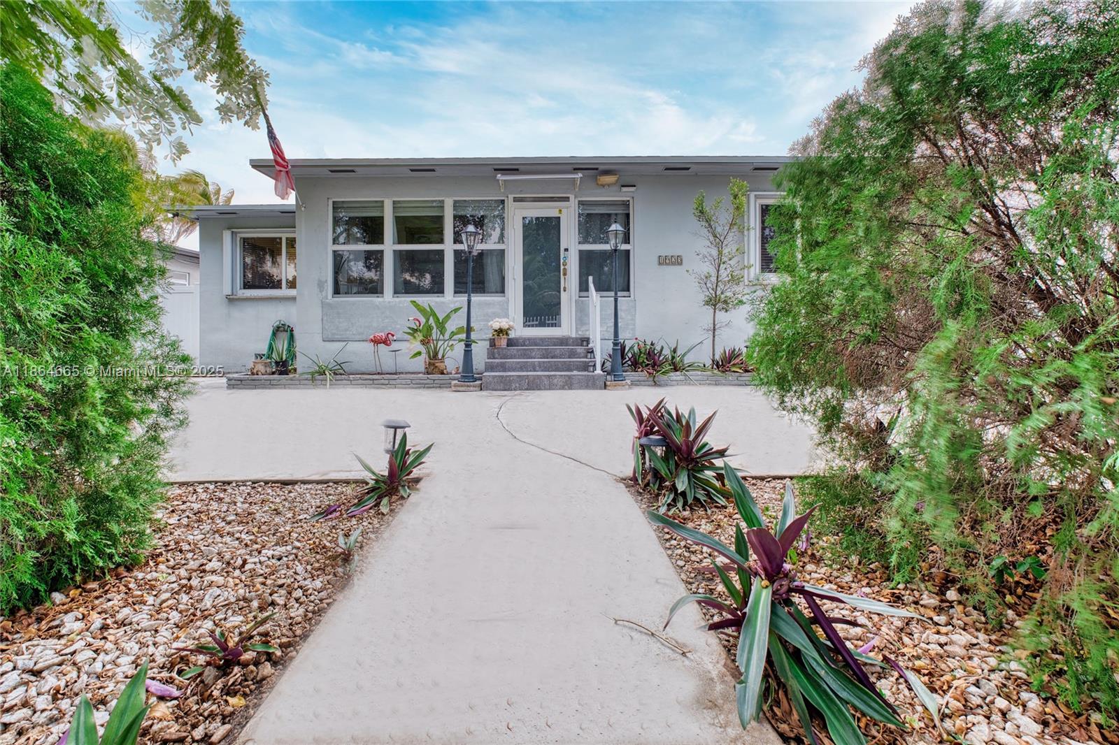 83dcefb7-7720 1923 Dewey St, Hollywood FL 33020 — #A11864665