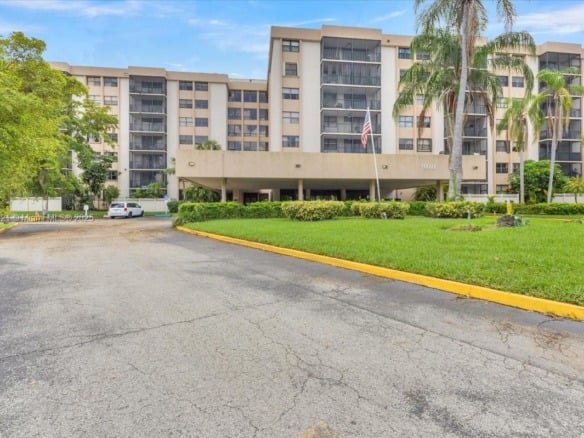 900 NE 195th Street # 607, Miami FL 33179 — #A11868921