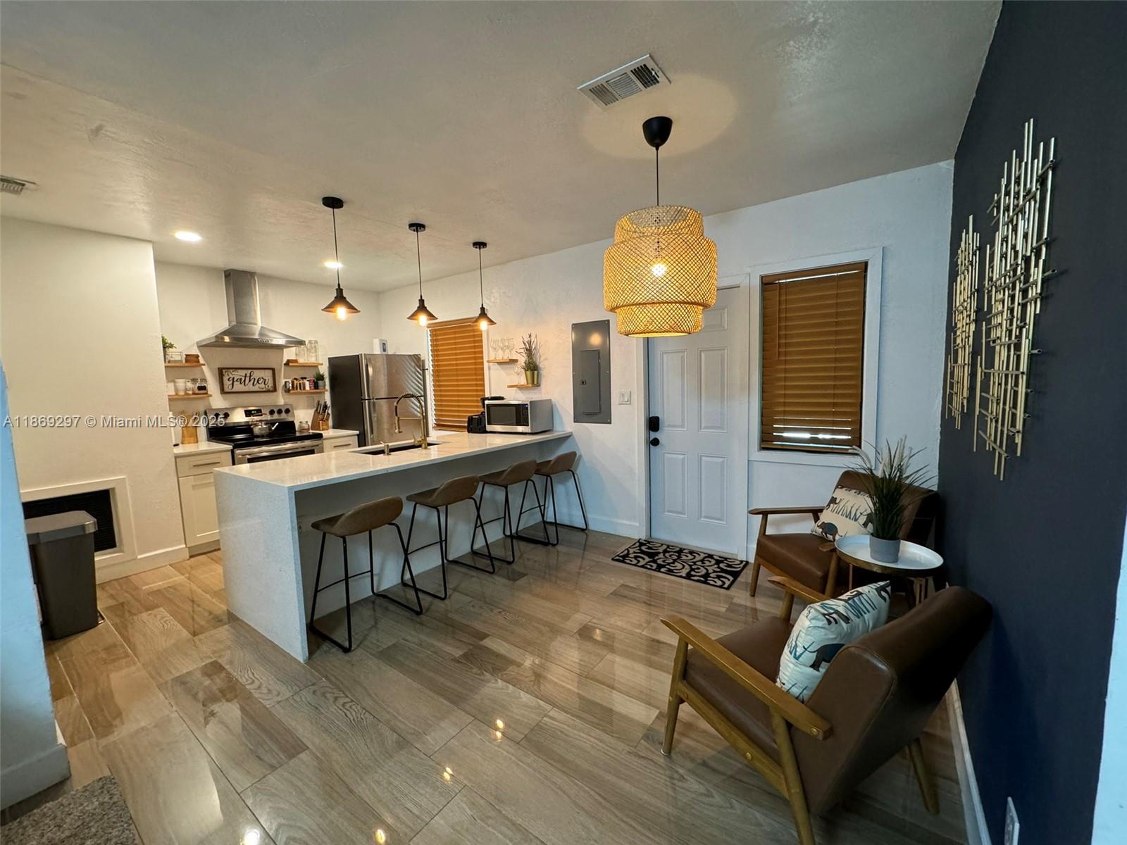 83dcefb7-7907 207 SW 11th Street, Fort Lauderdale FL 33315 — #A11869297