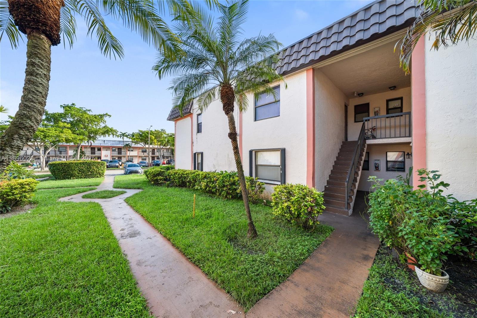 83dcefb7-792 861 NE 207th Ln # 14, Miami FL 33179 — #A11896023