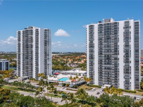 3675 N Country Club Dr # 204, Aventura FL 33180 — #A11870231
