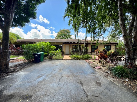 13527 SW 101st Ln, Miami FL 33186 — #A11870548