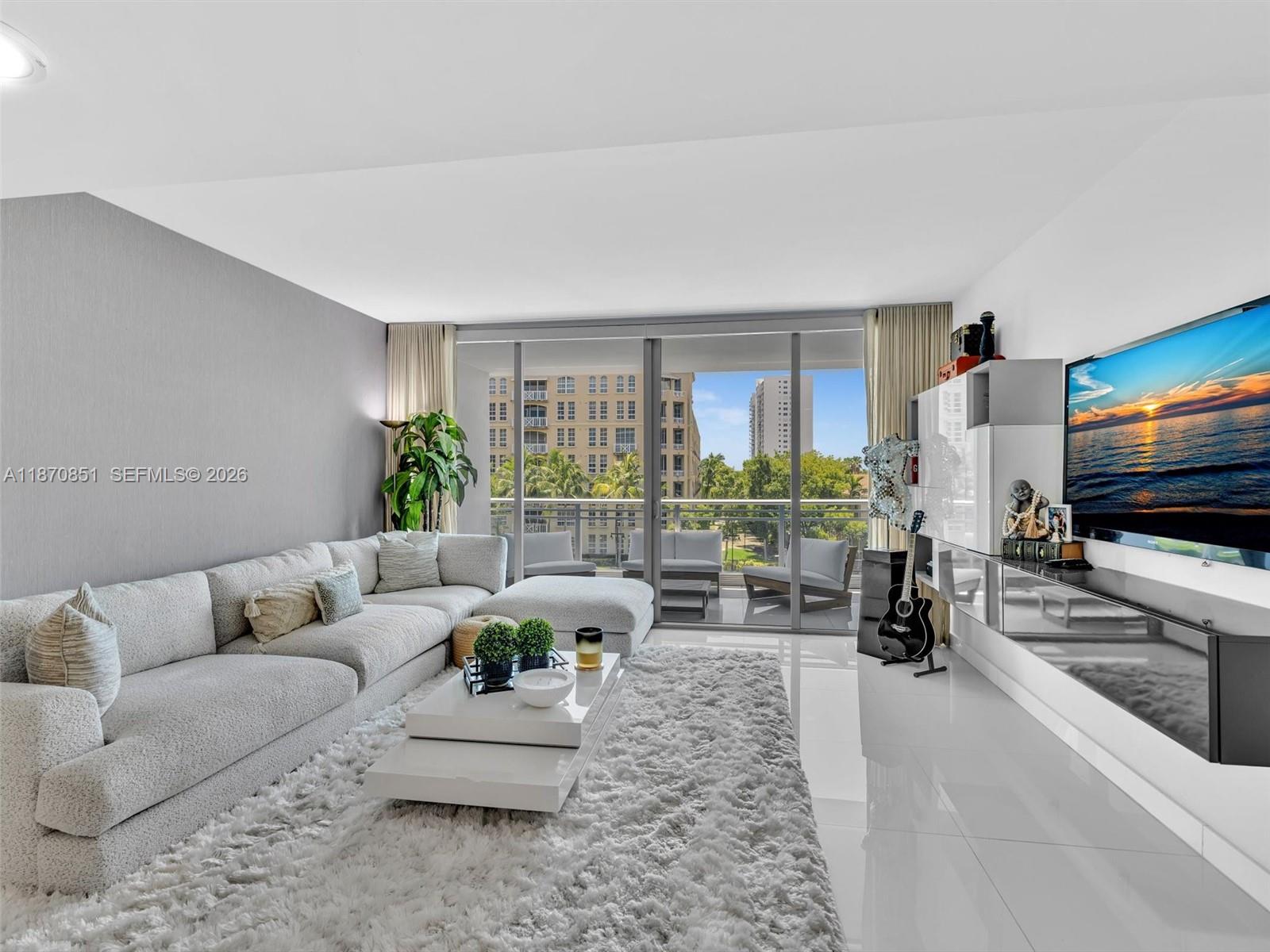 83dcefb7-7991 2950 NE 188th St # 312, Aventura FL 33180 — #A11870851