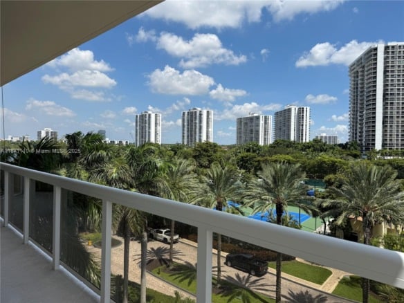 20185 E Country Club Dr # 510, Aventura FL 33180 — #A11871110