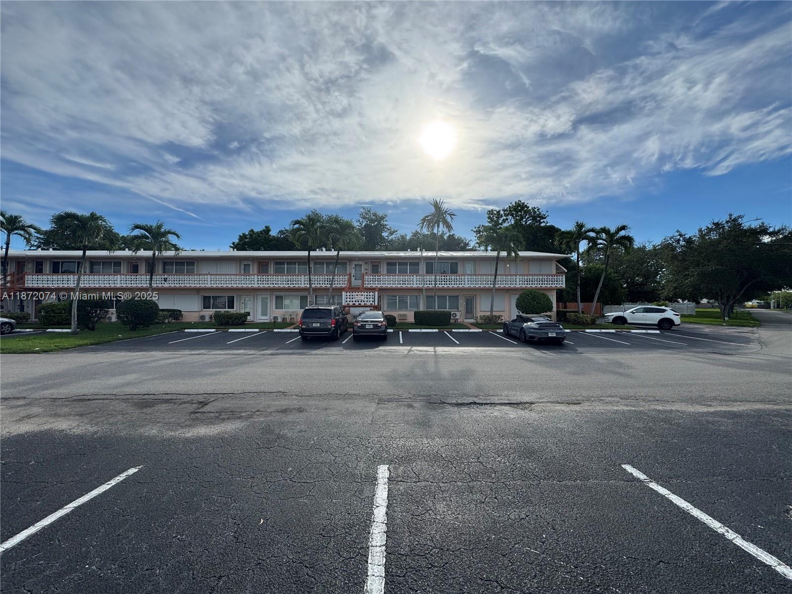 815 SW 10th Ter # 15V, Hallandale Beach FL 33009 — #A11872074