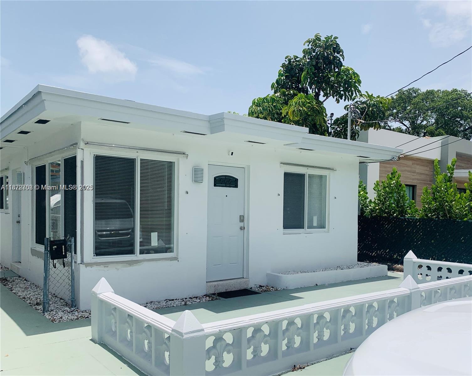83dcefb7-8090 116 SE 9th Ct, Hallandale Beach FL 33009 — #A11872708